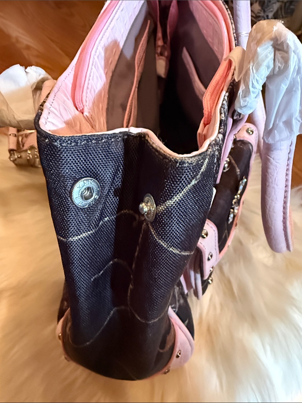 Mossy Oak Camo Satchel with Pink Trim and Stud Accents - Picture 7 of 7